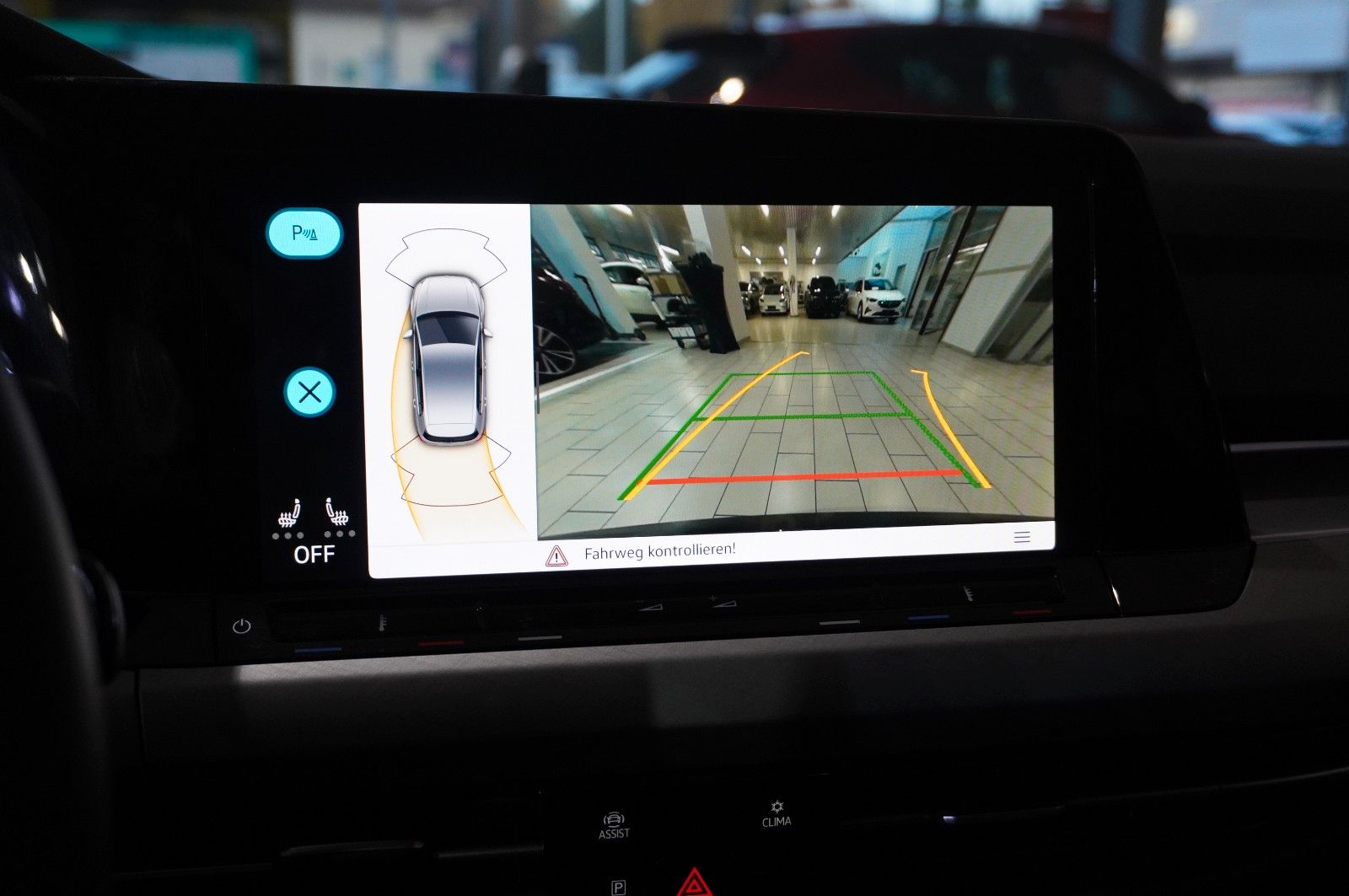 Fahrzeugabbildung Volkswagen Golf VIII Lim. 2.0 TDI LIFE DSG NAVI/LED/KAMERA