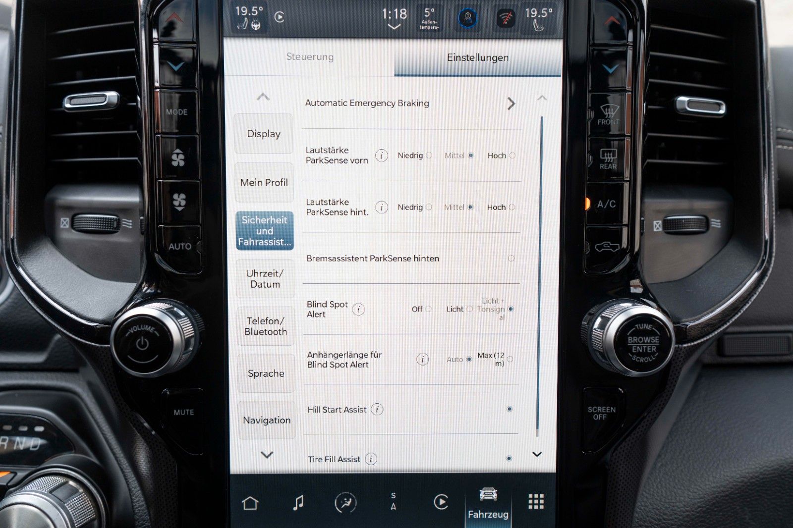 Fahrzeugabbildung Dodge RAM 5,7L Laramie CC 4X4 360° LED CARPLAY LPG AHK