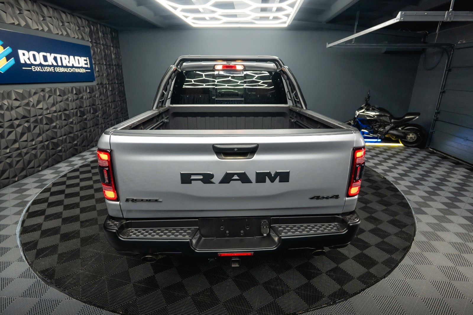 Fahrzeugabbildung Dodge RAM 5.7 V8 HEMI 4x4 REBEL OFFROAD AXLE LOCK 19%