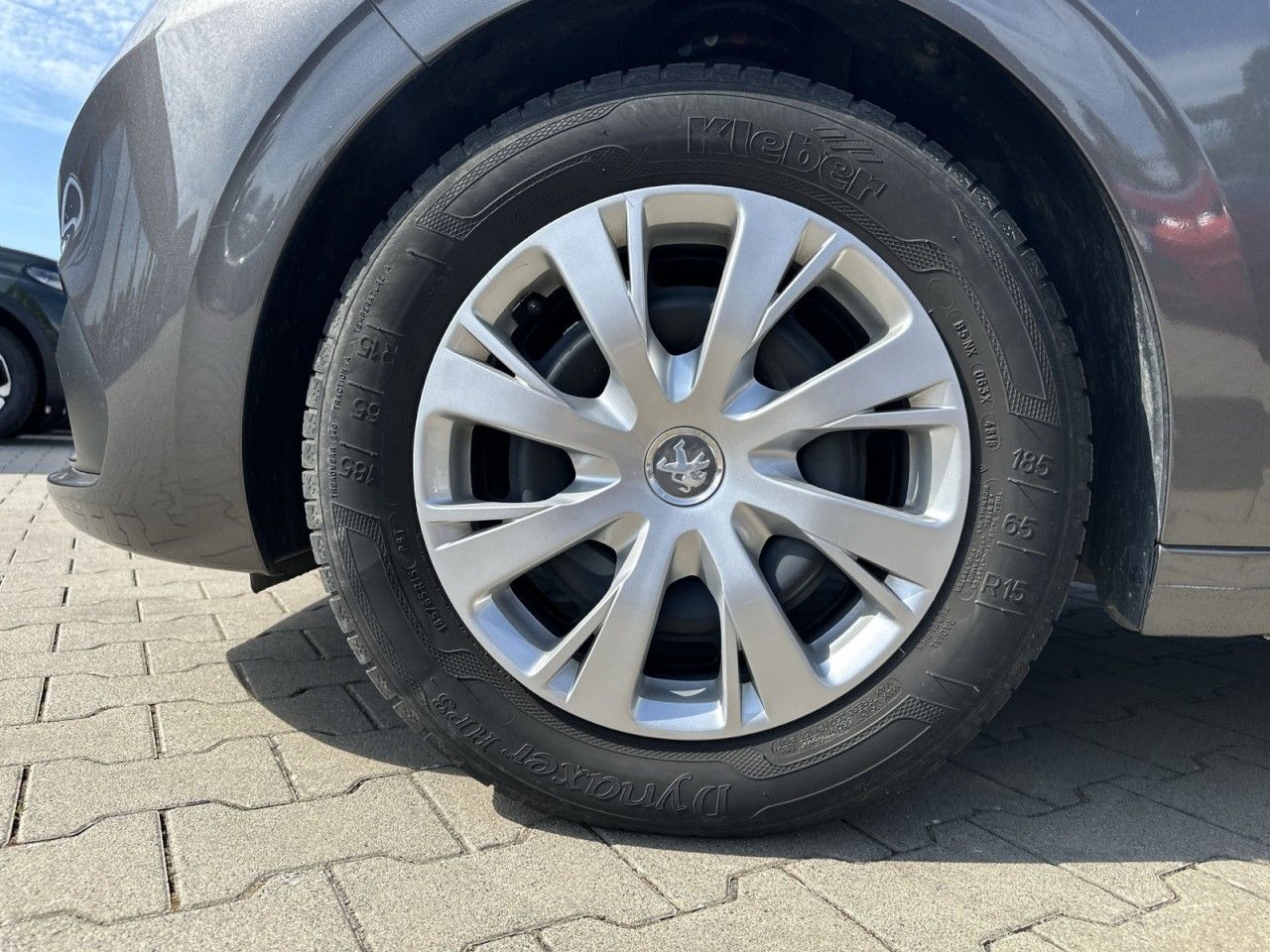 Fahrzeugabbildung Peugeot 208 PureTech 82 1.2*2Hnd-PDC-E6* - mit KI generiert/bearbeitet