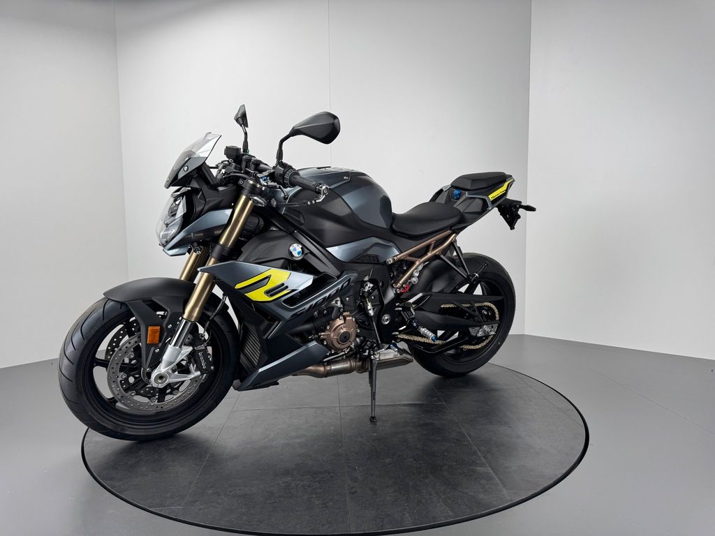 Fahrzeugabbildung BMW S1000 R *VOLLAUSSTATTUNG *SCHMIEDERÄDER