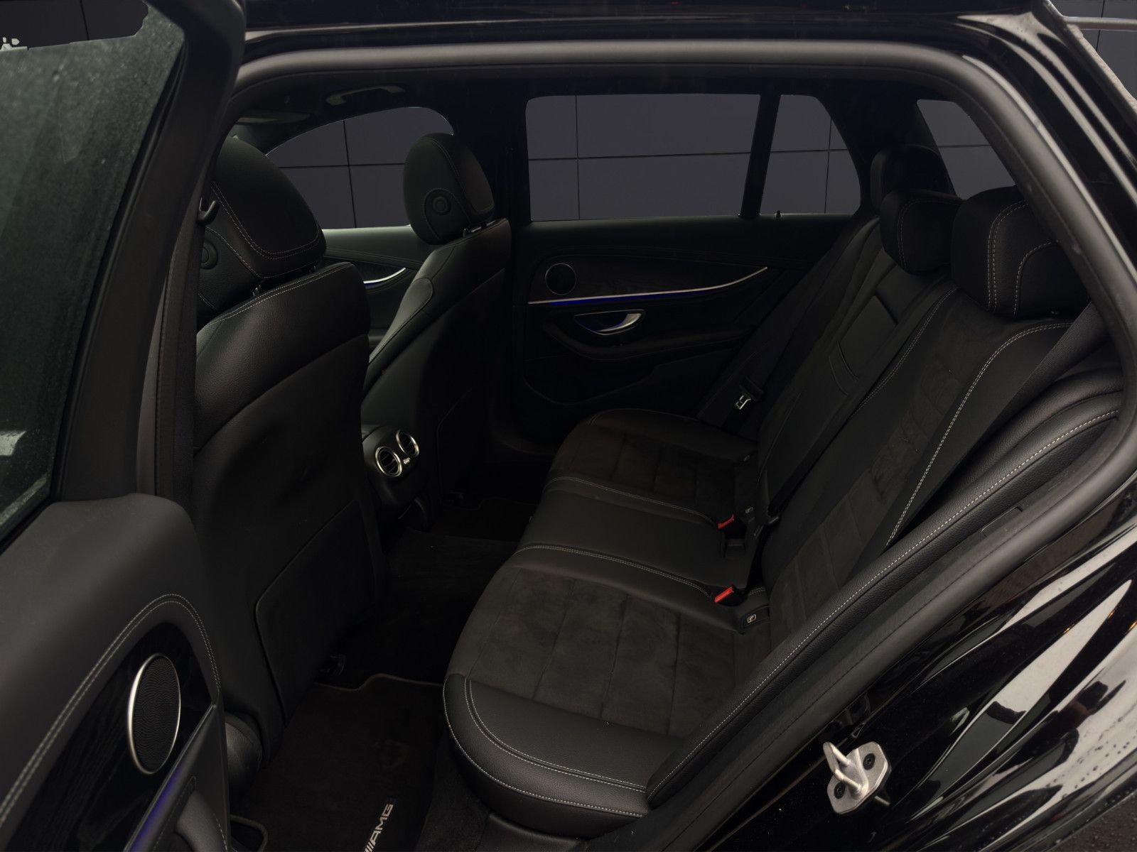 Fahrzeugabbildung Mercedes-Benz E 200 T-Modell AMG-Line*Shzg*Navi*AHK*WideSc*Cam