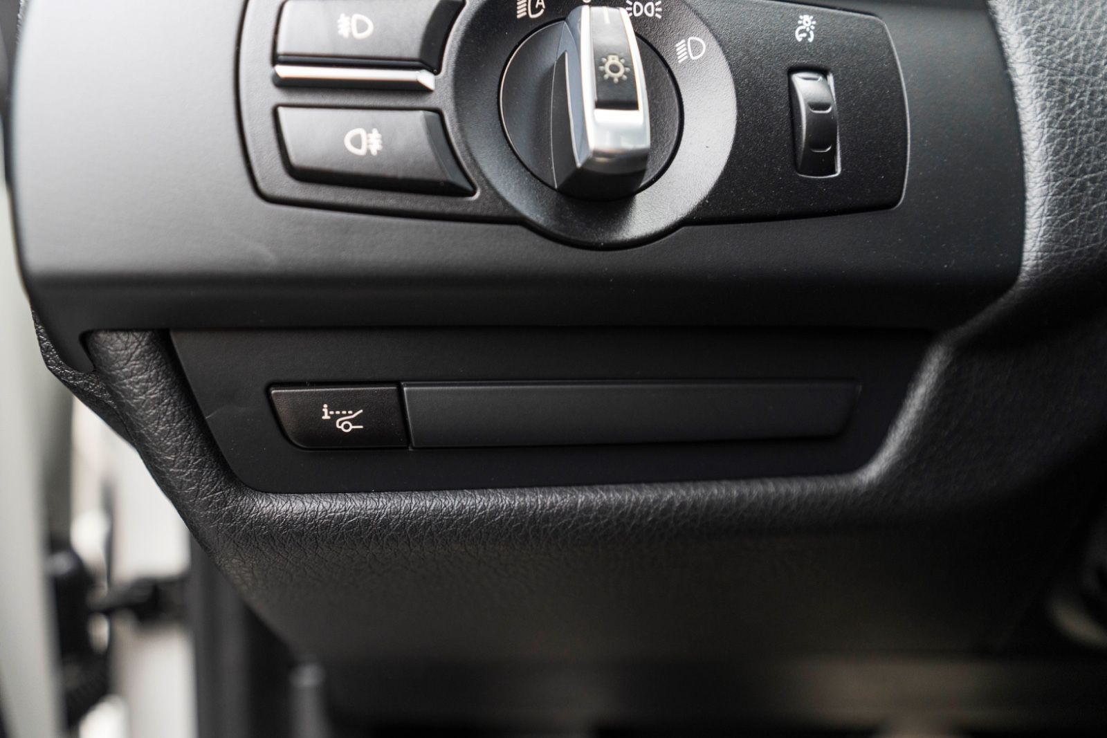 Fahrzeugabbildung BMW 640I M-SPORT B&O HUD KAM NAV ALC CARBON