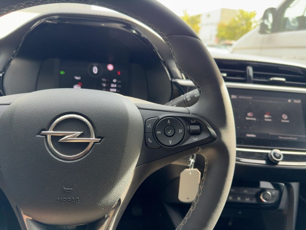 Fahrzeugabbildung Opel Corsa ALLWETTER  RÜCKFAHRK.  SITZHEIZUNG