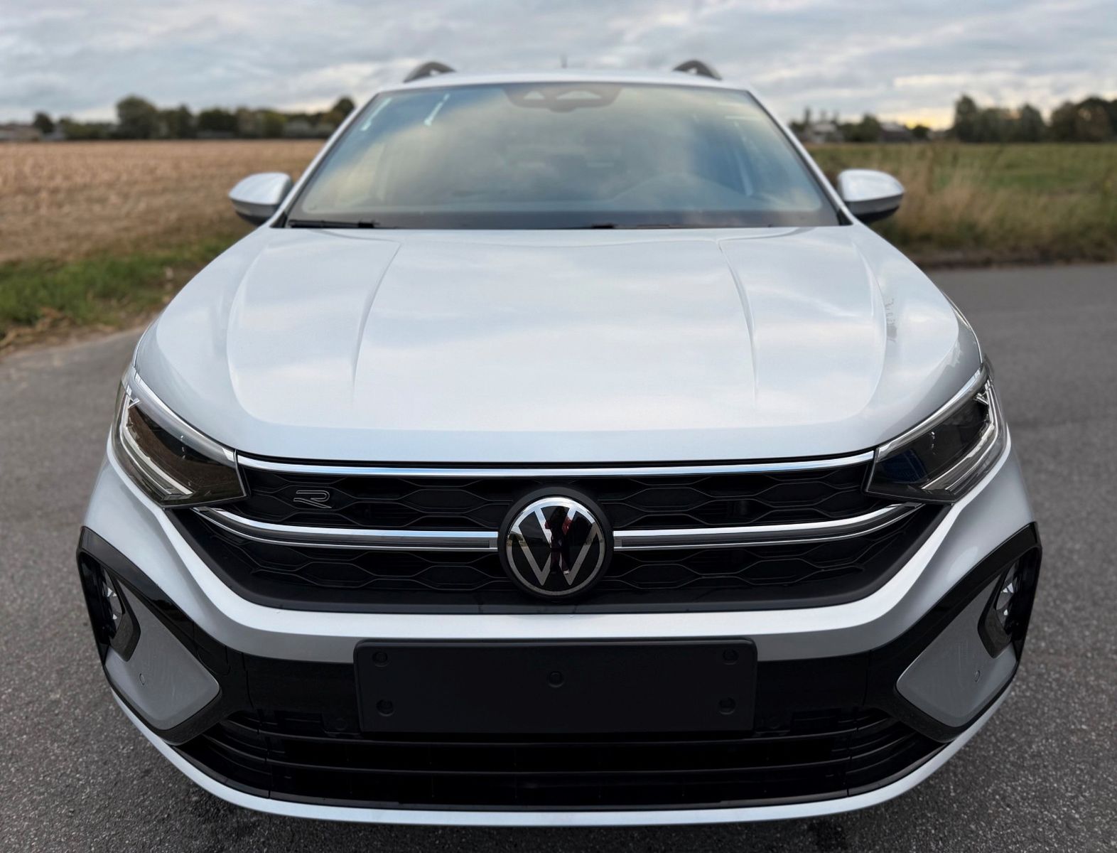 Volkswagen Taigo 1.0 TSI DSG R-Line Matrix CAM Carplay imagem 2