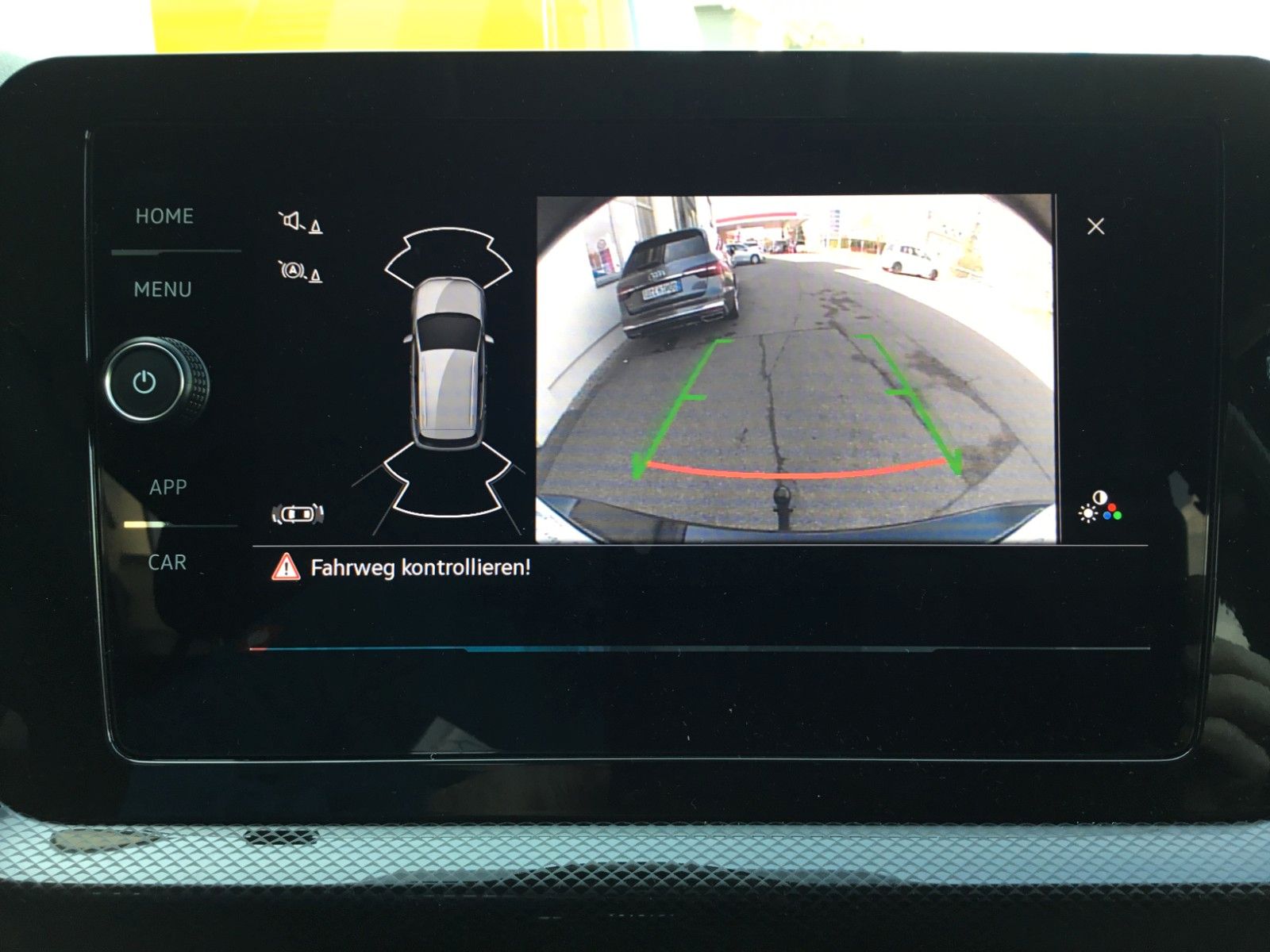 Fahrzeugabbildung Volkswagen T-Cross 1.0 TSI DSG Life+AHK+ACC+17"+Kamera