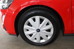 Fahrzeugabbildung Ford Focus 1,0 EB Trend LED WinterPaket PDC Tempomat