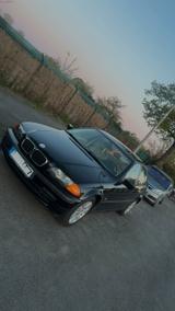 BMW E46 318i 2000 - BMW 318 aus 2000: 318i
