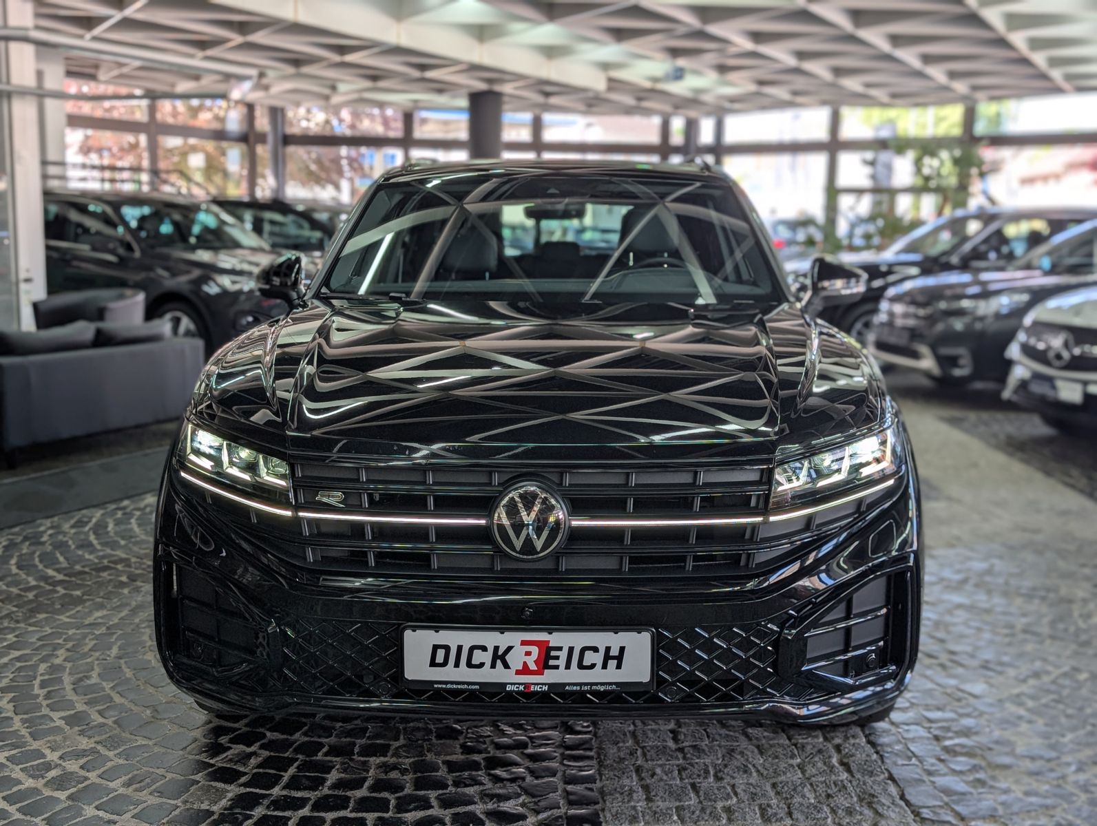 Fahrzeugabbildung Volkswagen Touareg 3.0TDI 4M R-Line VOLL Black 22" UPE 114T