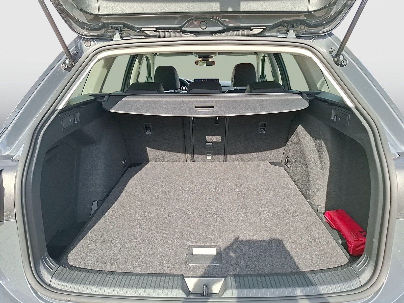 Fahrzeugabbildung Volkswagen Golf VIII Variant TSI Goal LED Navi AID ACC RFK