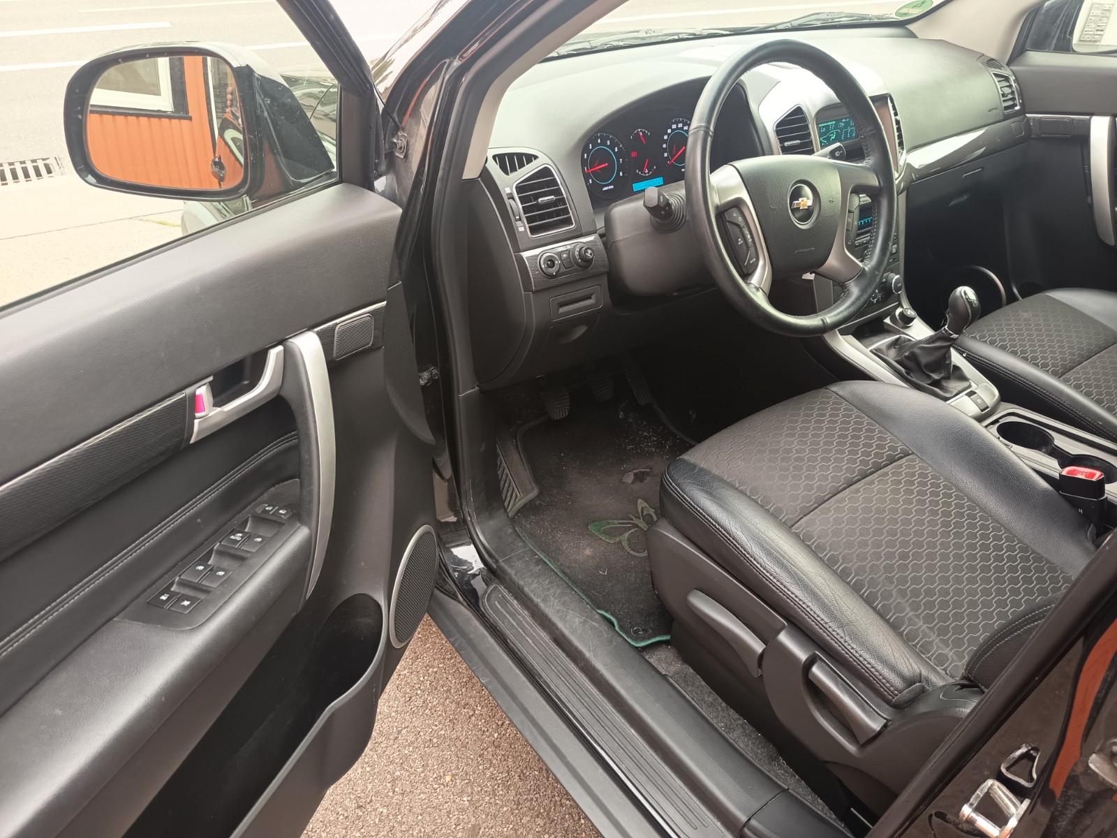 Chevrolet Captiva 2014 — interior