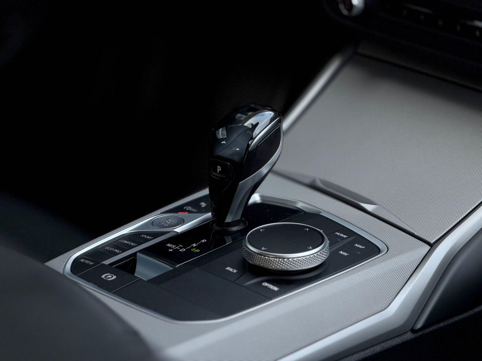 BMW 318i Touring Advantage*Kam*Shz*Pdc*LED*HiFi*DAB foto 16