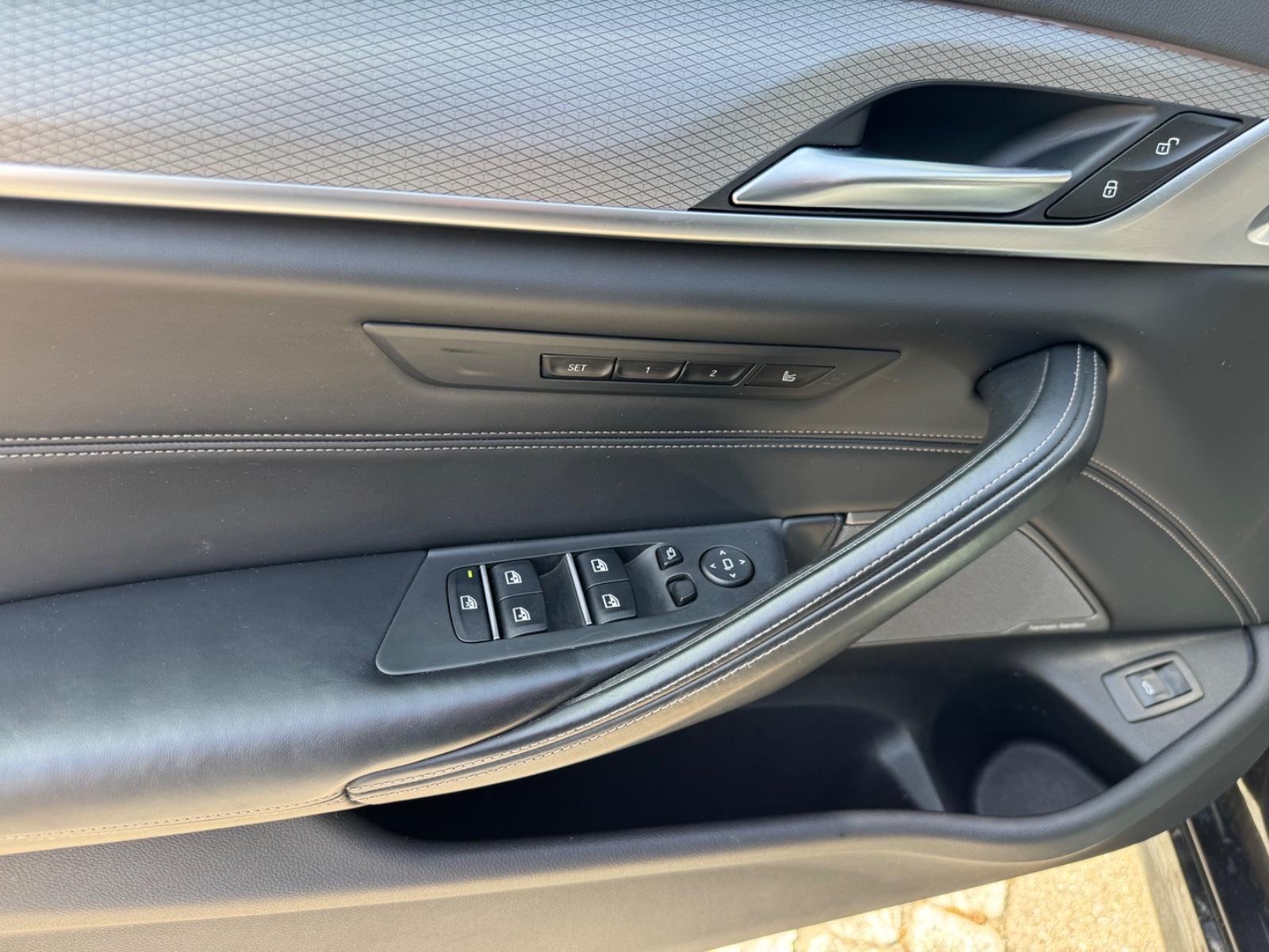 BMW M550 i xDrive/HUD/LED/Titan
