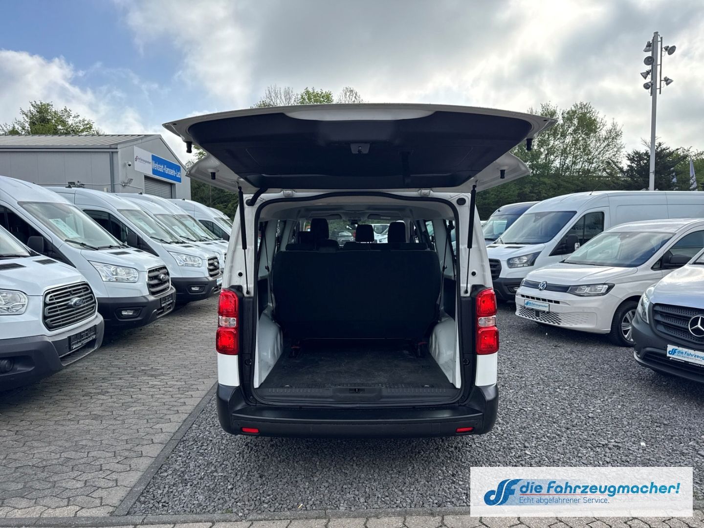 Fahrzeugabbildung Citroën Jumpy Kombi XL Navi Apple CarPlay Android *EXPOR