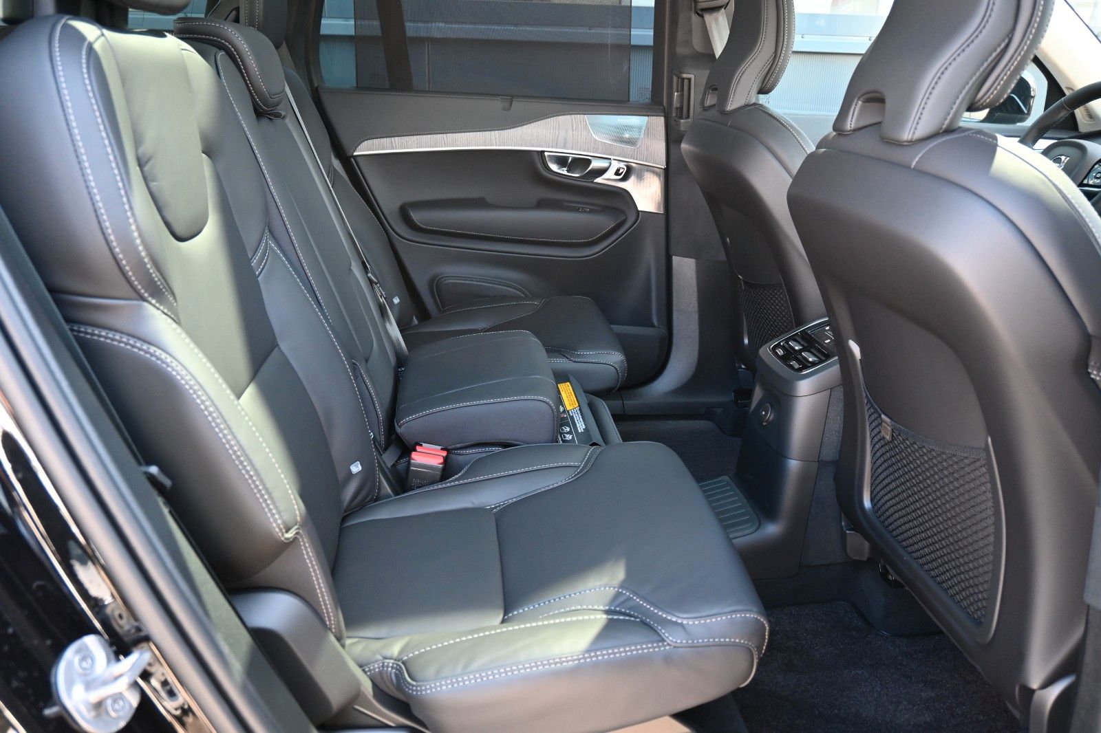 Fahrzeugabbildung Volvo XC90 T8 Recharge AWD Ultra Dark*LUFT*B&W*Massage