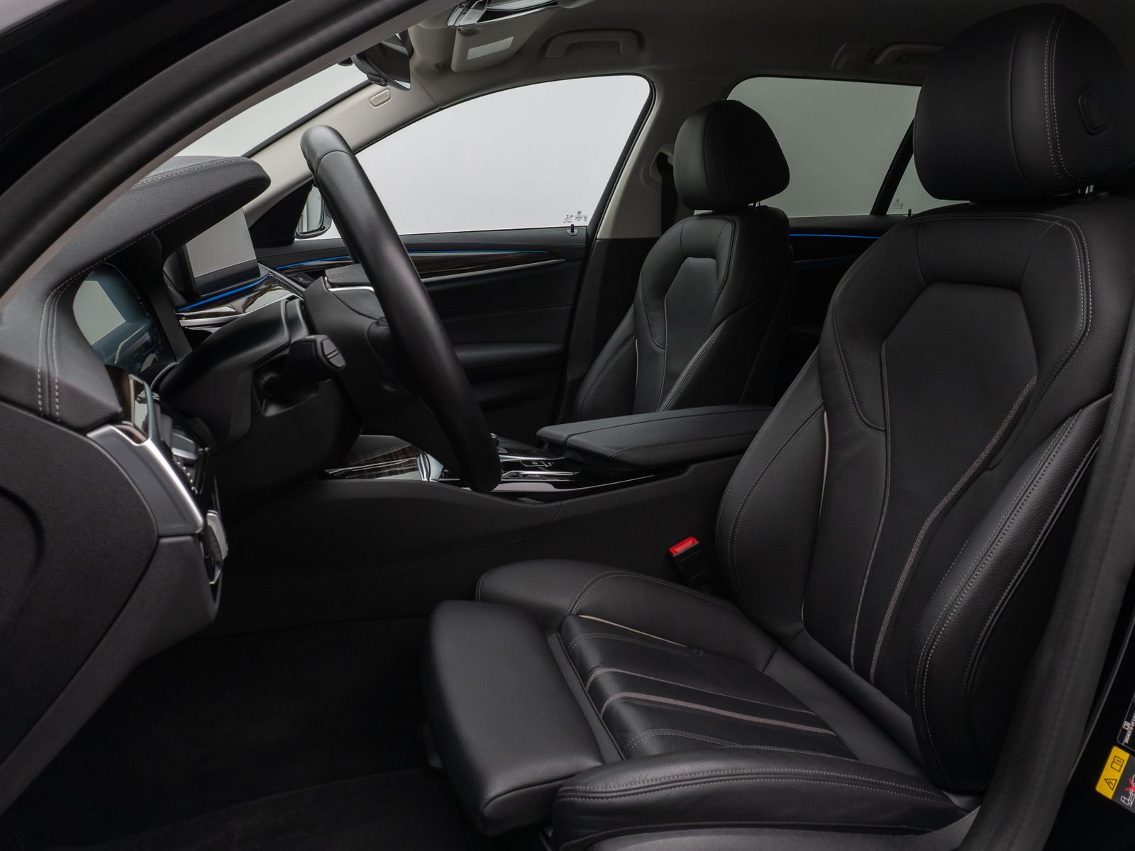 Fahrzeugabbildung BMW 530e Luxury Line Kamera DAB WLAN Alarm Sport AHK