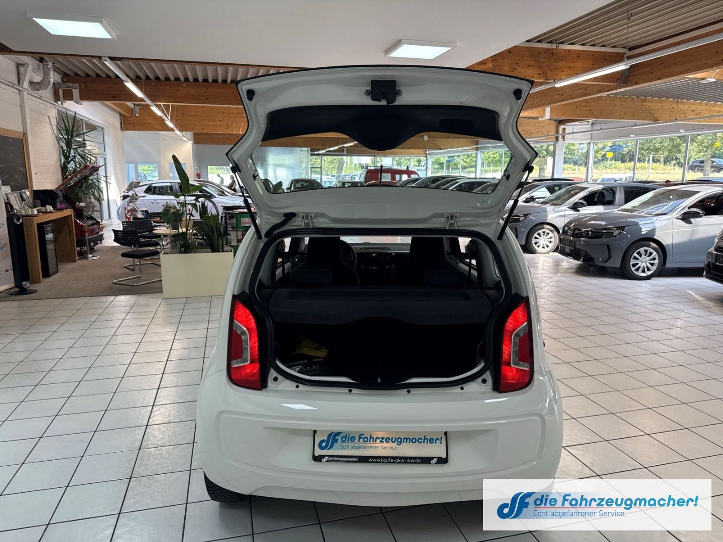Fahrzeugabbildung Volkswagen up! move BMT Klima teilb.Rücksb AUX MP3 CD eFH T