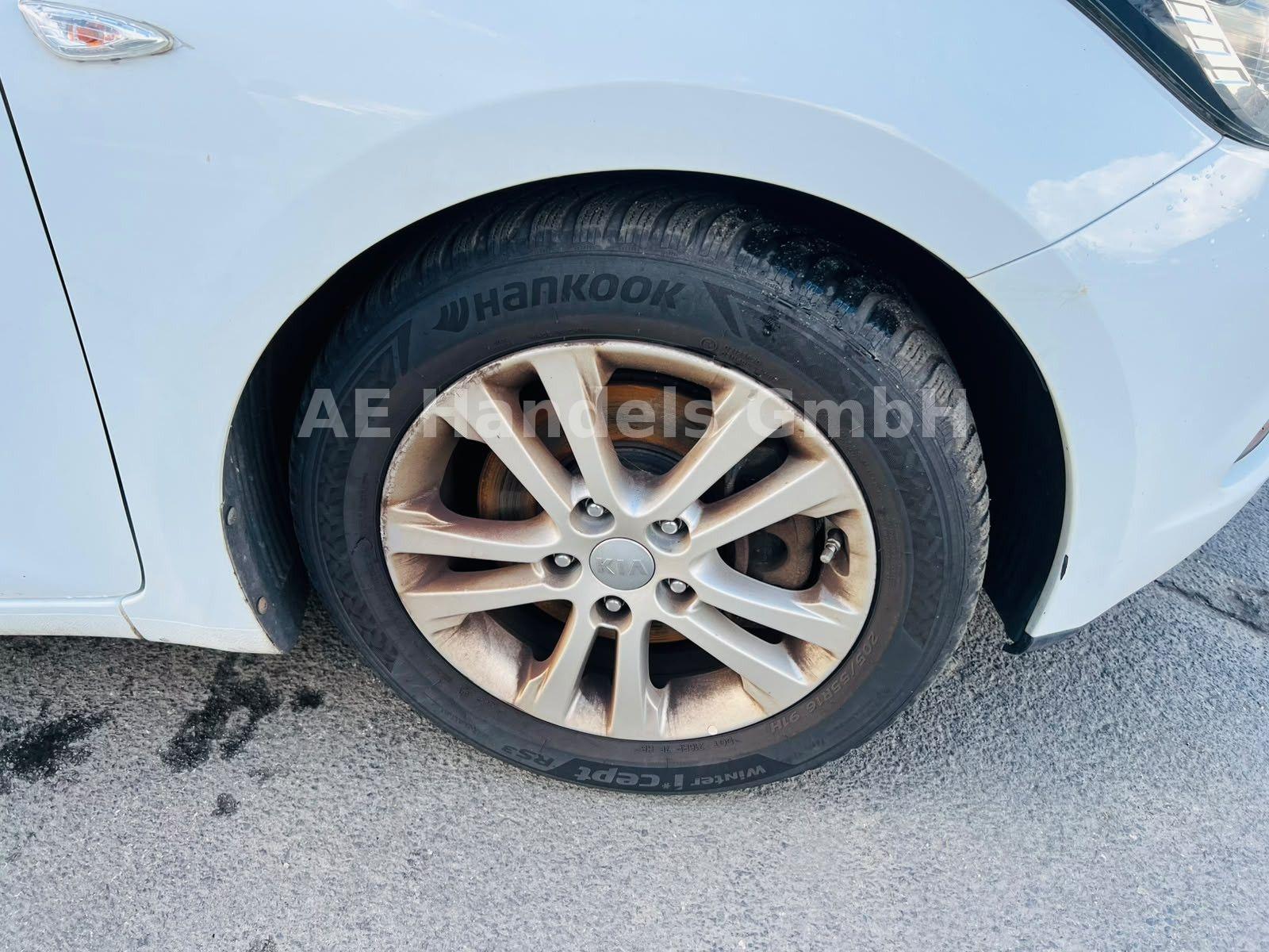 Kia cee'd 2014 — photo 19