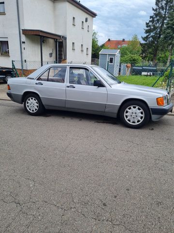 Mercedes-Benz W201 190 E 2,0  mit Schiebed...