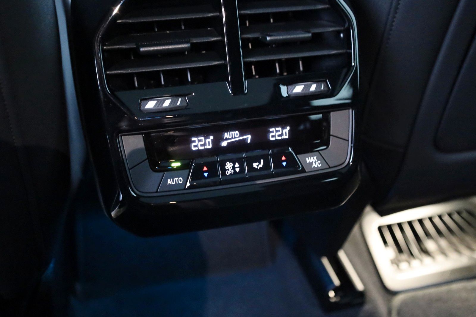 Fahrzeugabbildung BMW iX 50 xDrive Panorama Sky Lounge,HUD,Curved,AHK