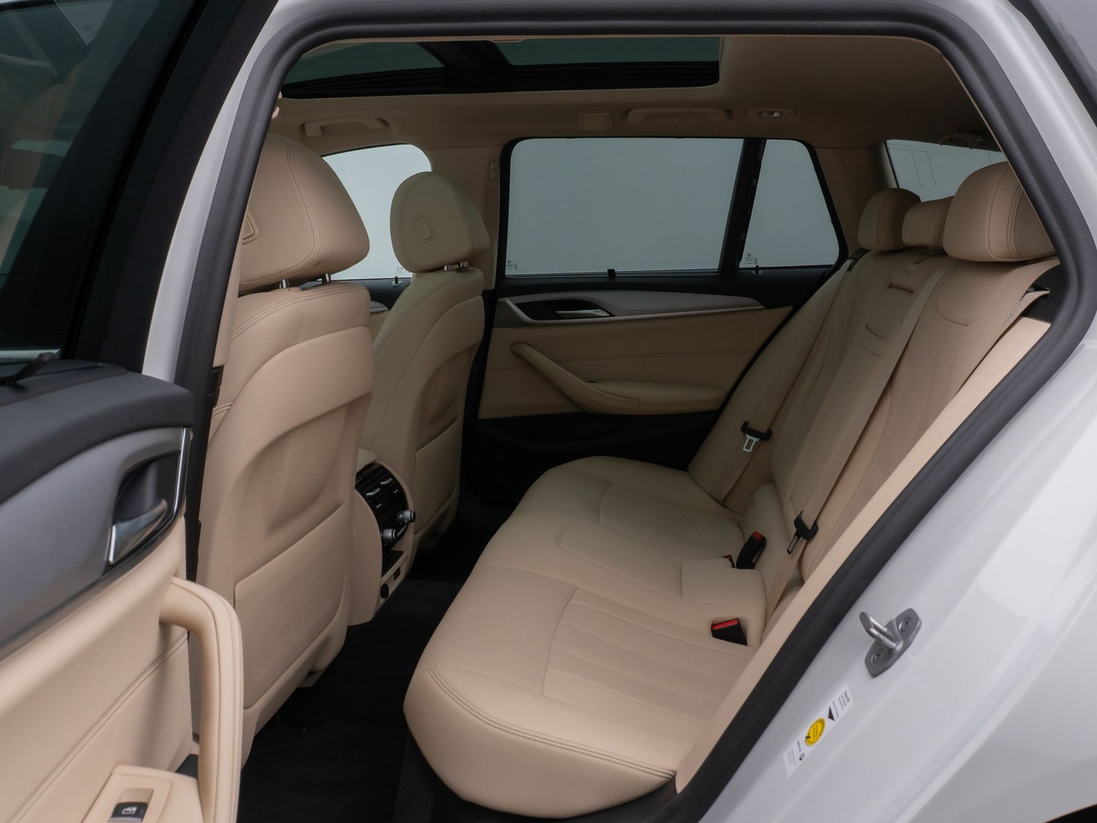 Fahrzeugabbildung BMW 530e Panorama Kamera DAB HiFi 4xKlima Leder 18Zl