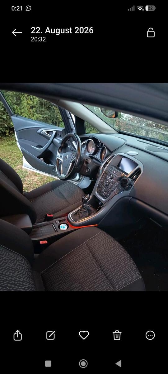 Opel Astra 2012 — photo 7