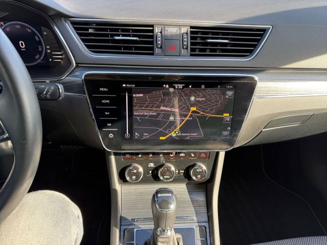 Superb Combi 2.0 TDI Style KESSY+KAM+NAV+MEMORY