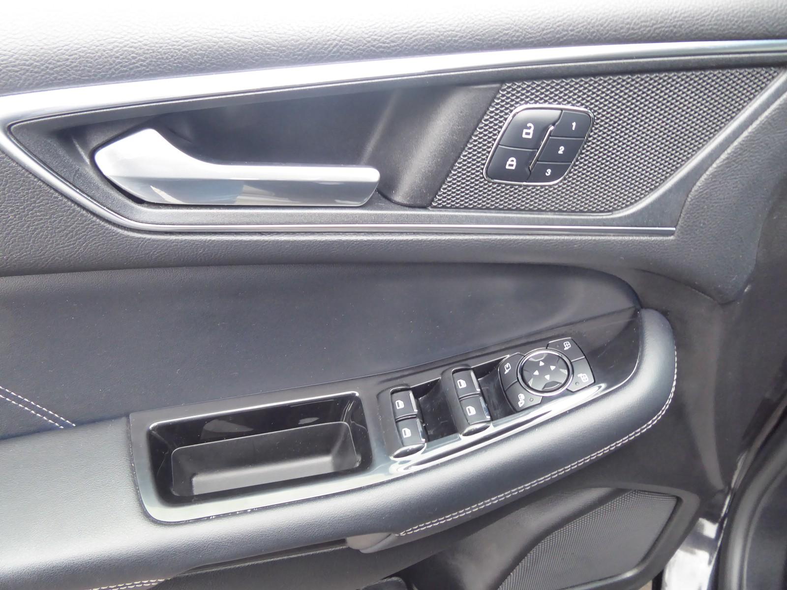 Ford Edge Sport 4x4 8-Fach bereift
