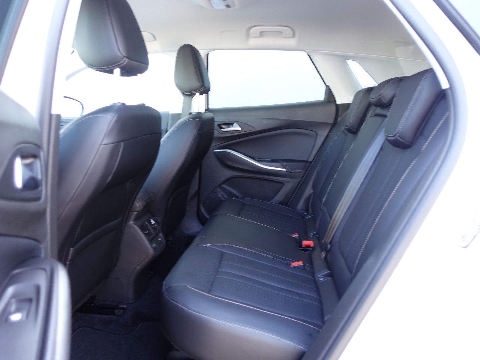 Fahrzeugabbildung Opel Grandland 1.2Turbo  Elegance Automatik  Navi,SHZ