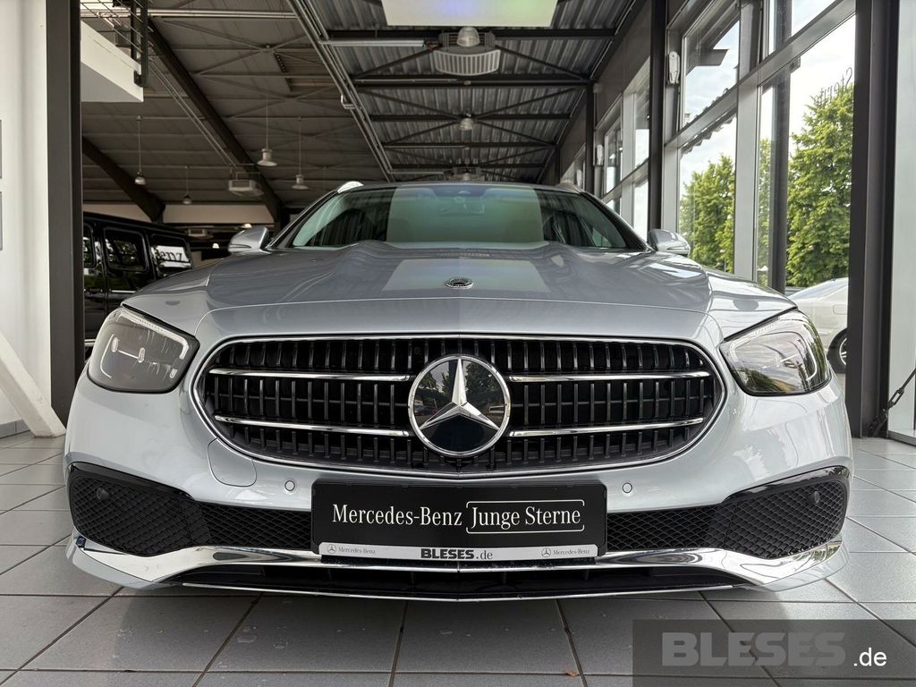 MERCEDES-BENZ E 220 – Bild 2
