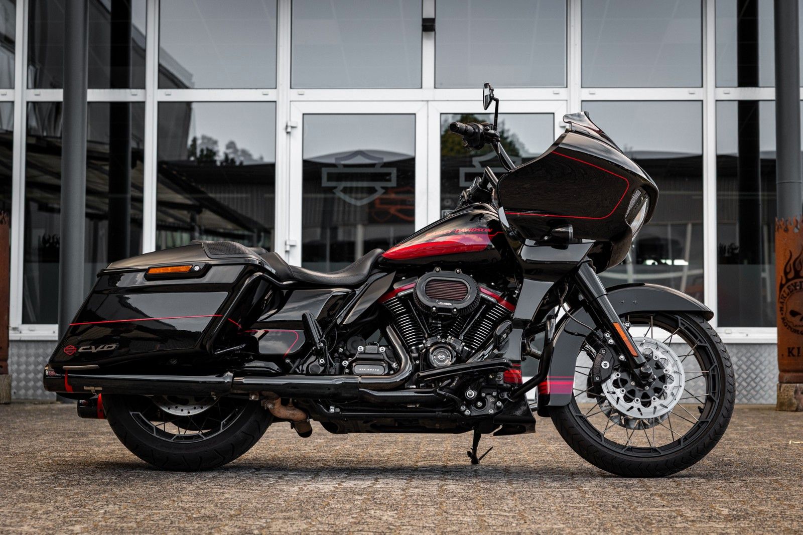 Fahrzeugabbildung Harley-Davidson CVO ROAD GLIDE 117 FLTRXSE - JEKILL&HYDE