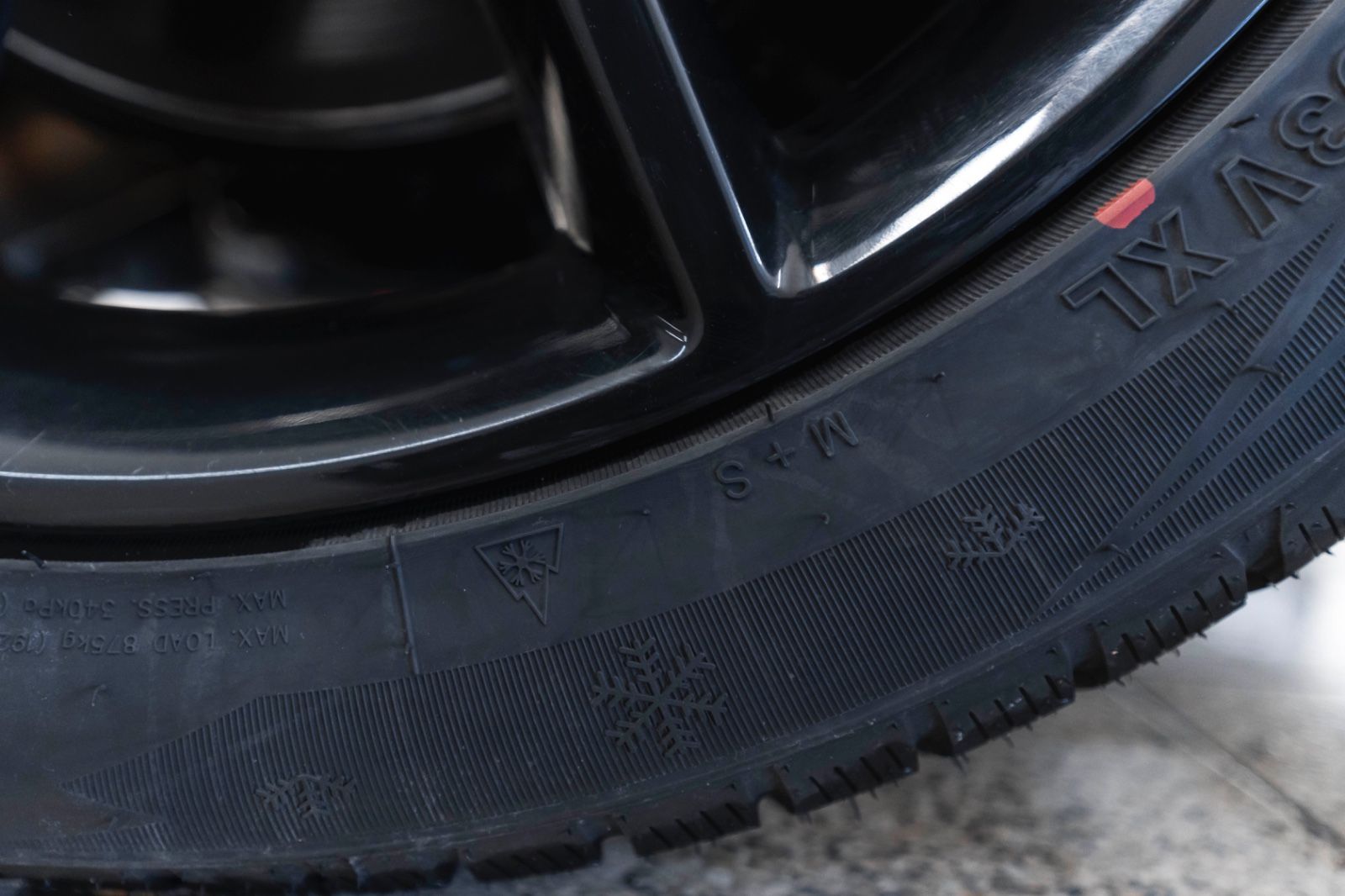 Fahrzeugabbildung Dodge Challenger 3,6L SXT ALPINE KAM CARPLAY M+S