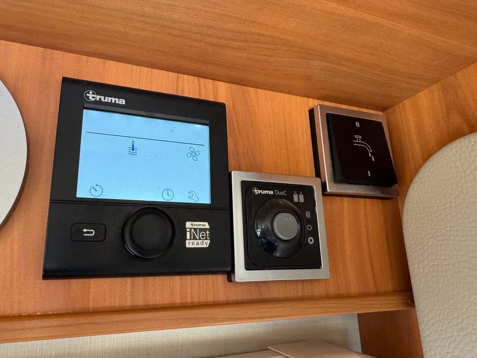 Fahrzeugabbildung HYMER / ERIBA / HYMERCAR EXSIS T 688 FIAT ALKO 2X TV SAT SOLAR AHK PANO