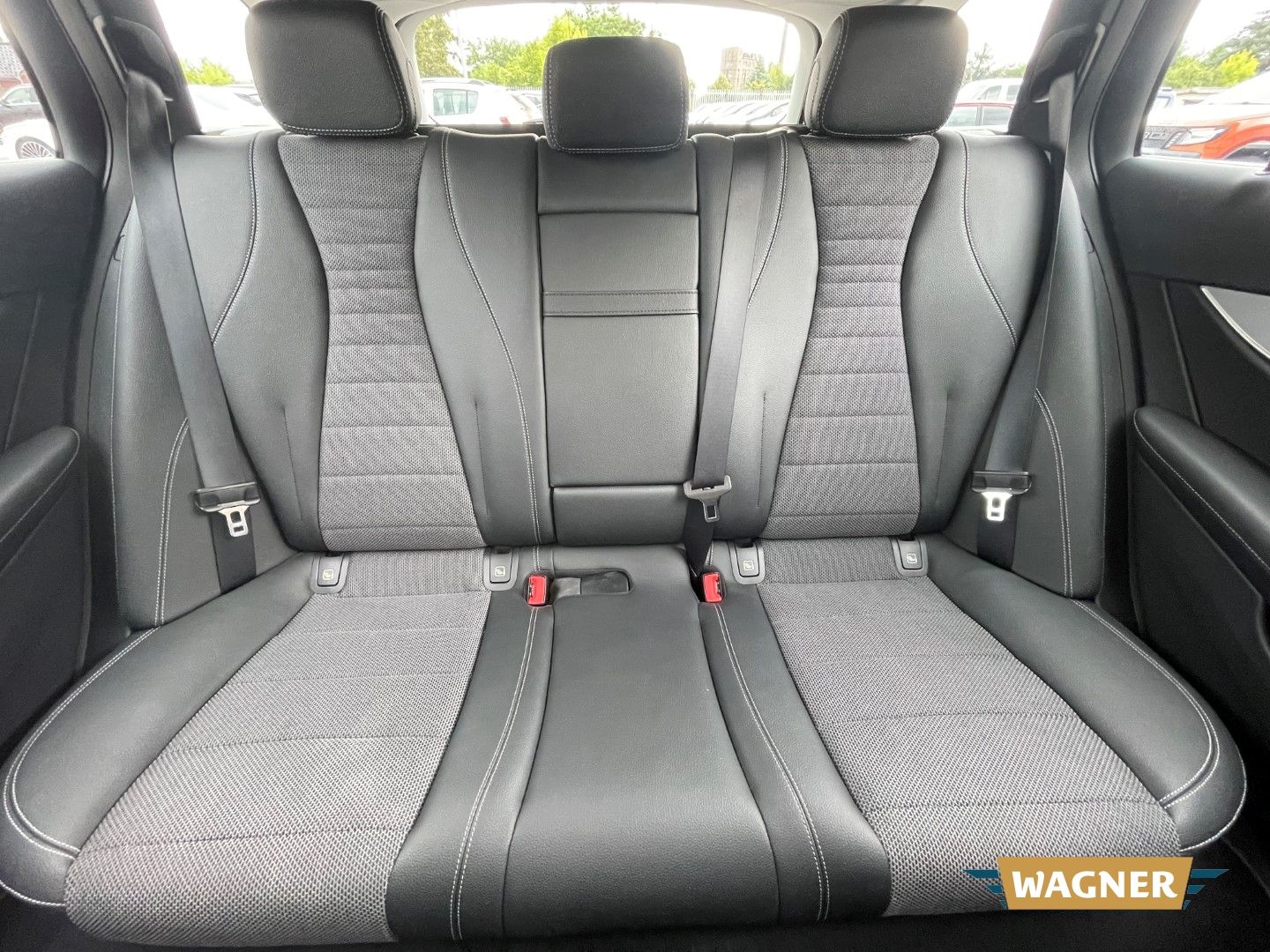 Fahrzeugabbildung Mercedes-Benz E 300 de 4Matic EU6d Sitzheizung LED