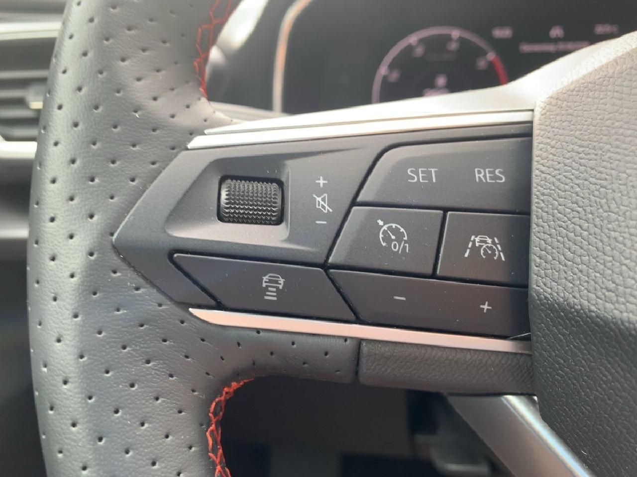 Fahrzeugabbildung SEAT Leon Sportstourer FR + Panorama Schiebedach*