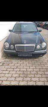 Mercedes-Benz Mercedes E 240 - gebrauchte Mercedes-Benz E 220 aus dem Jahr 1999