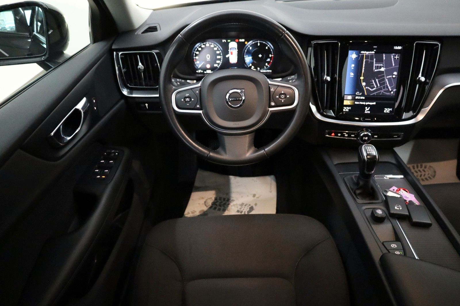 Fahrzeugabbildung Volvo V60 D3, Navi,LED,PDC v.h.,Carplay,ACC