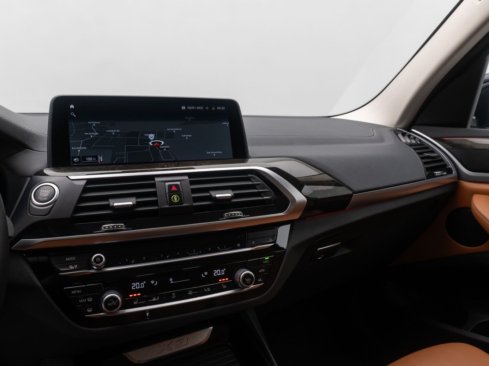 Fahrzeugabbildung BMW X3 xD20d LuxuryLine Alarm DAB Sport Leder 19Zoll