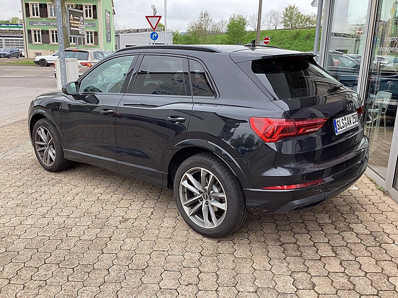 Fahrzeugabbildung Audi Q3 advanced 35 TFSI S-tronic Tempomat LED SHZ