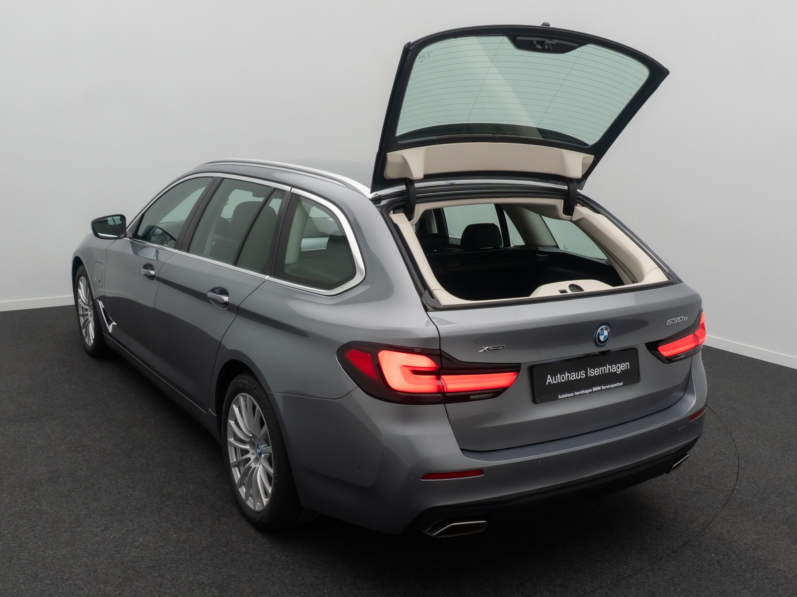 Fahrzeugabbildung BMW 530e xD  Kamera Laser HUD DAB H/K Komfort Alarm
