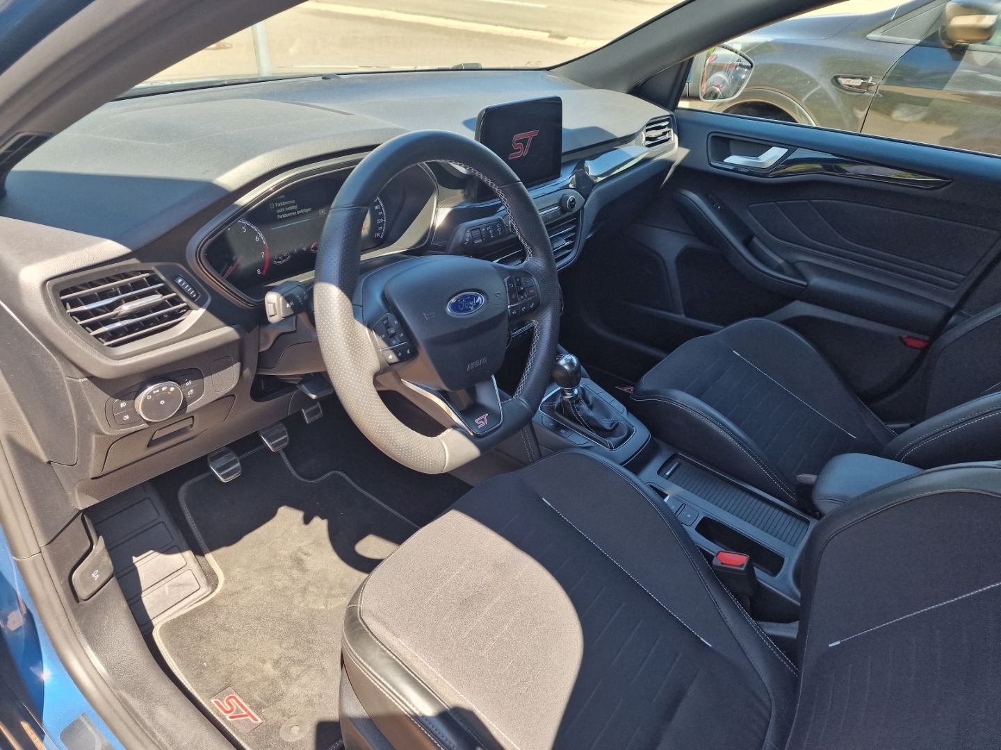 Fahrzeugabbildung Ford Focus ST AHK-abnehmbar Navi LED Sperrdiff. Apple