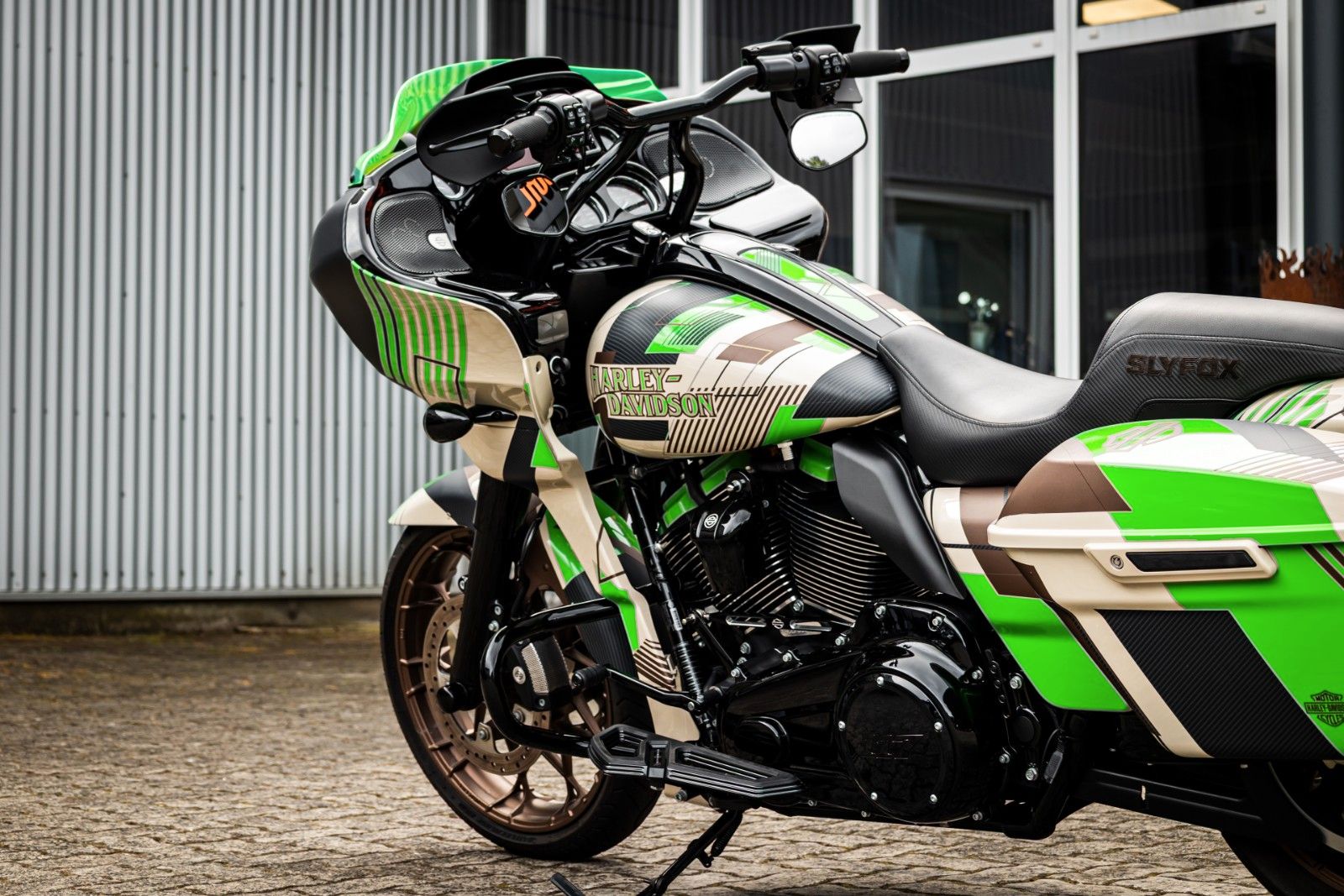 Fahrzeugabbildung Harley-Davidson FLTRXST Road Glide ST - Clubstyle - Kesstech -