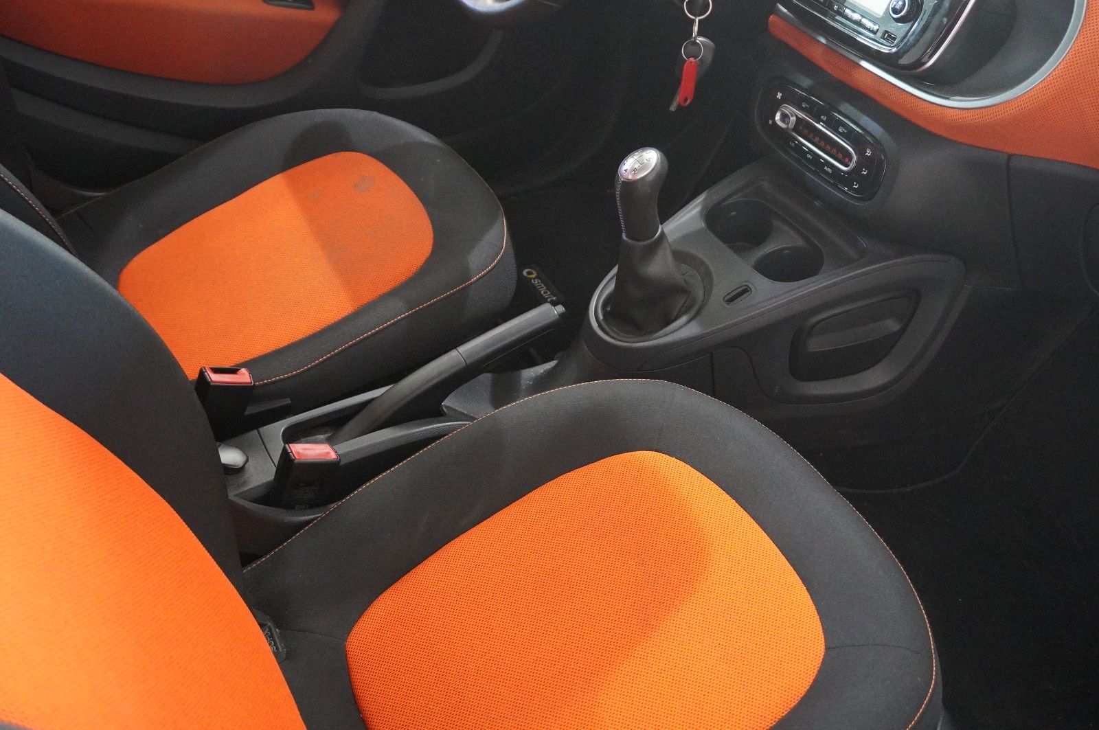 Fahrzeugabbildung Smart ForTwo 1.0 COUPE LED/KLIMA/SHZ/PANO./SPORT/USB