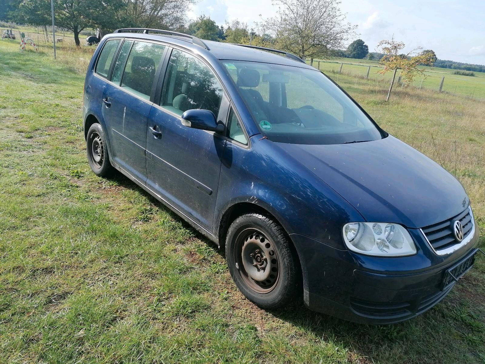 Volkswagen Touran 2004 — rear view