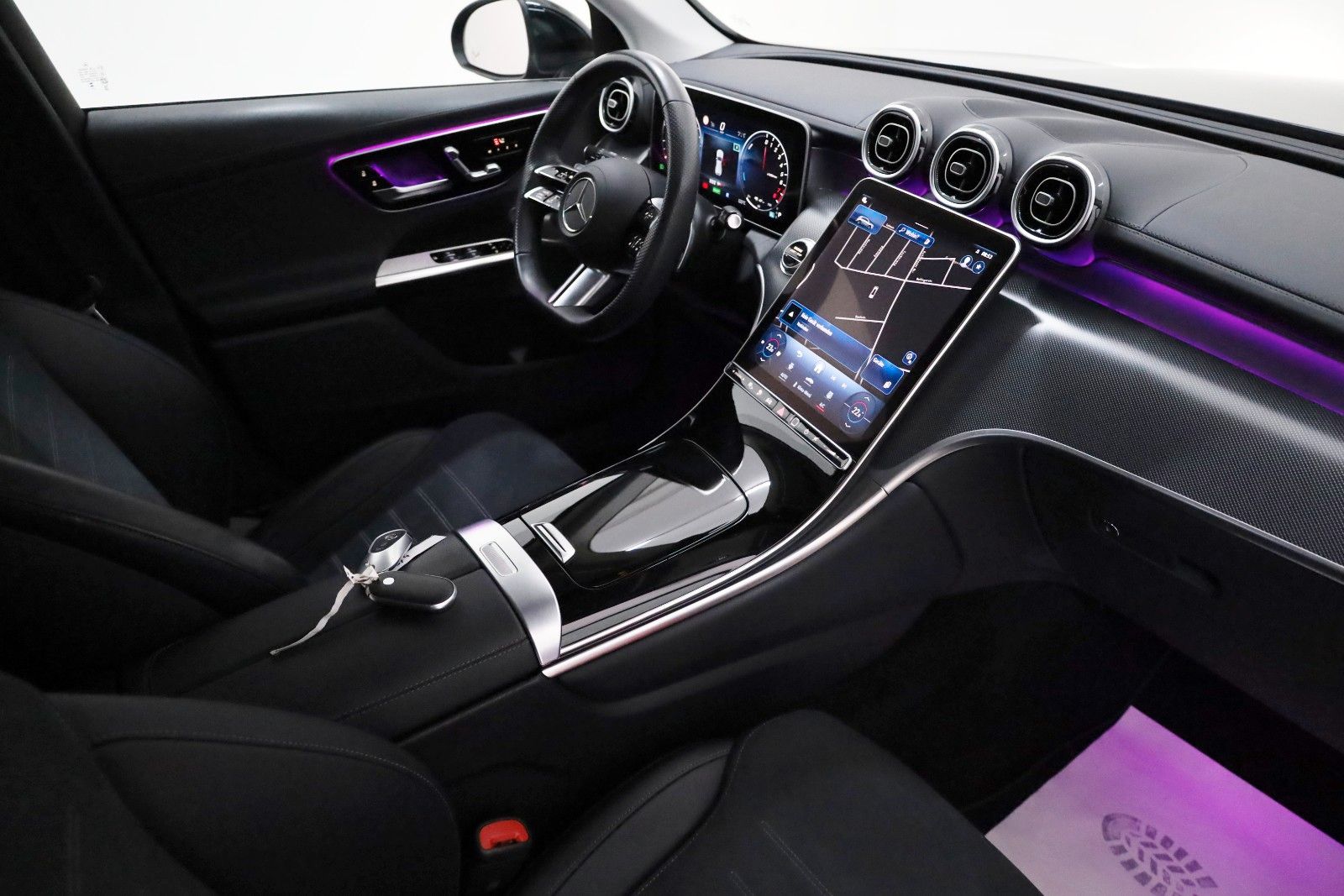 Fahrzeugabbildung Mercedes-Benz GLC 300 e 4M, AMG line, SH,Navi,Kamera,ACC, +WR