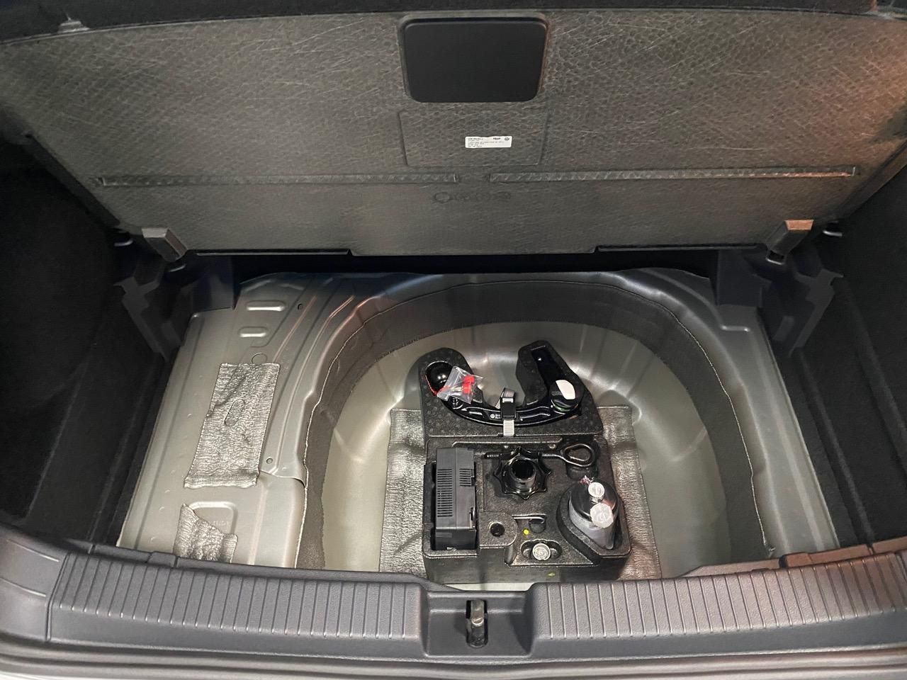 Fahrzeugabbildung Volkswagen T-Cross 1.5 TSI DSG BLACK STYLE R-Line+AHK+ACC++