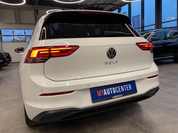Volkswagen Golf VIII Lim. Life *LED*NAVI*PDC*AMBIENTE*CAR2X