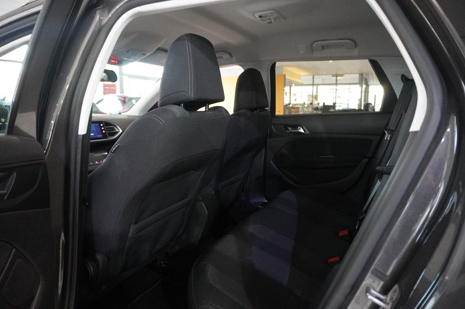 Fahrzeugabbildung Peugeot 308 SW 1.2T ALLURE NAVI/LED/KAMERA/SHZ/SPORT/AHK