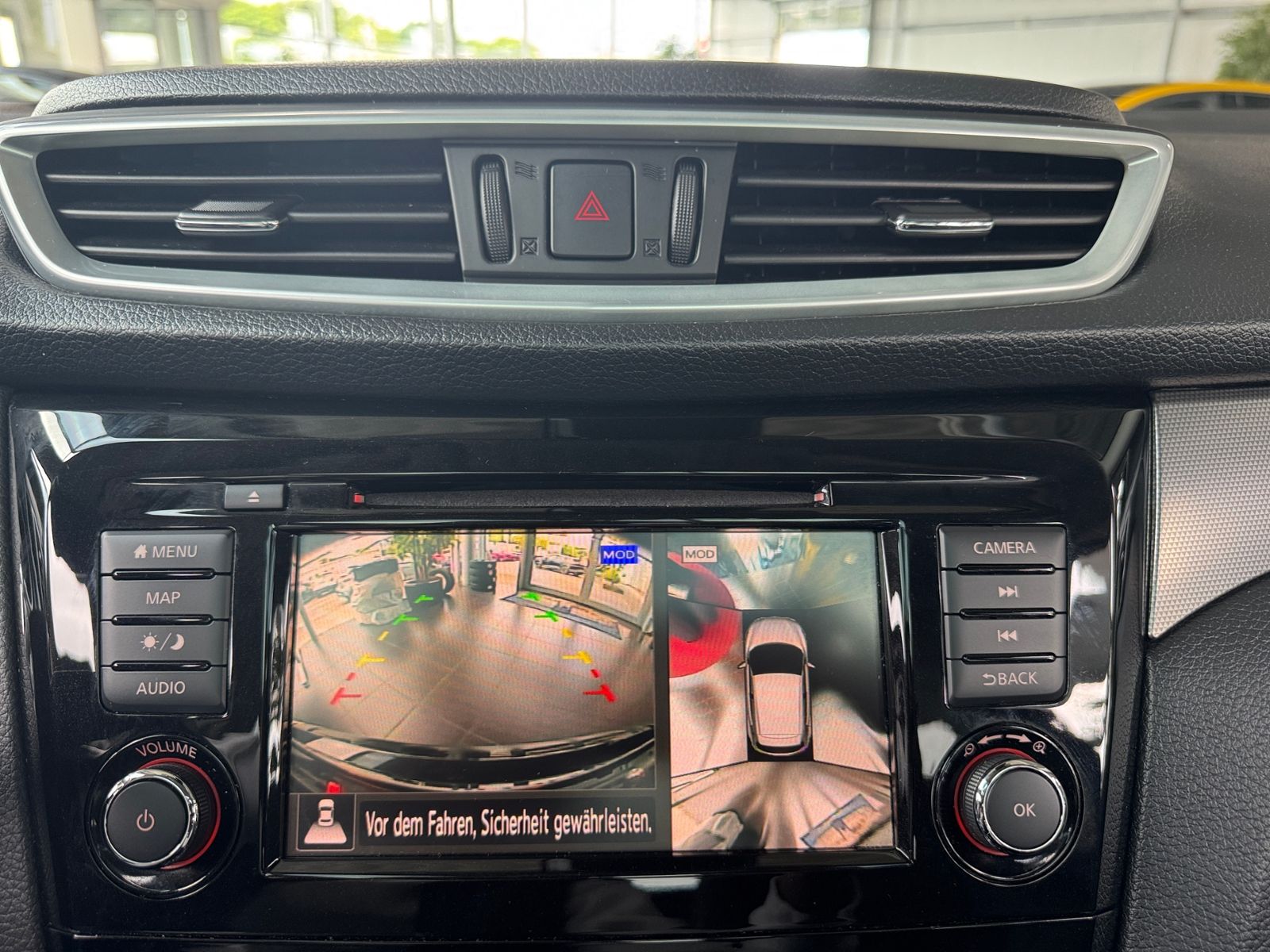Fahrzeugabbildung Nissan Qashqai Akari PANO RFK AHK NAVI ALU