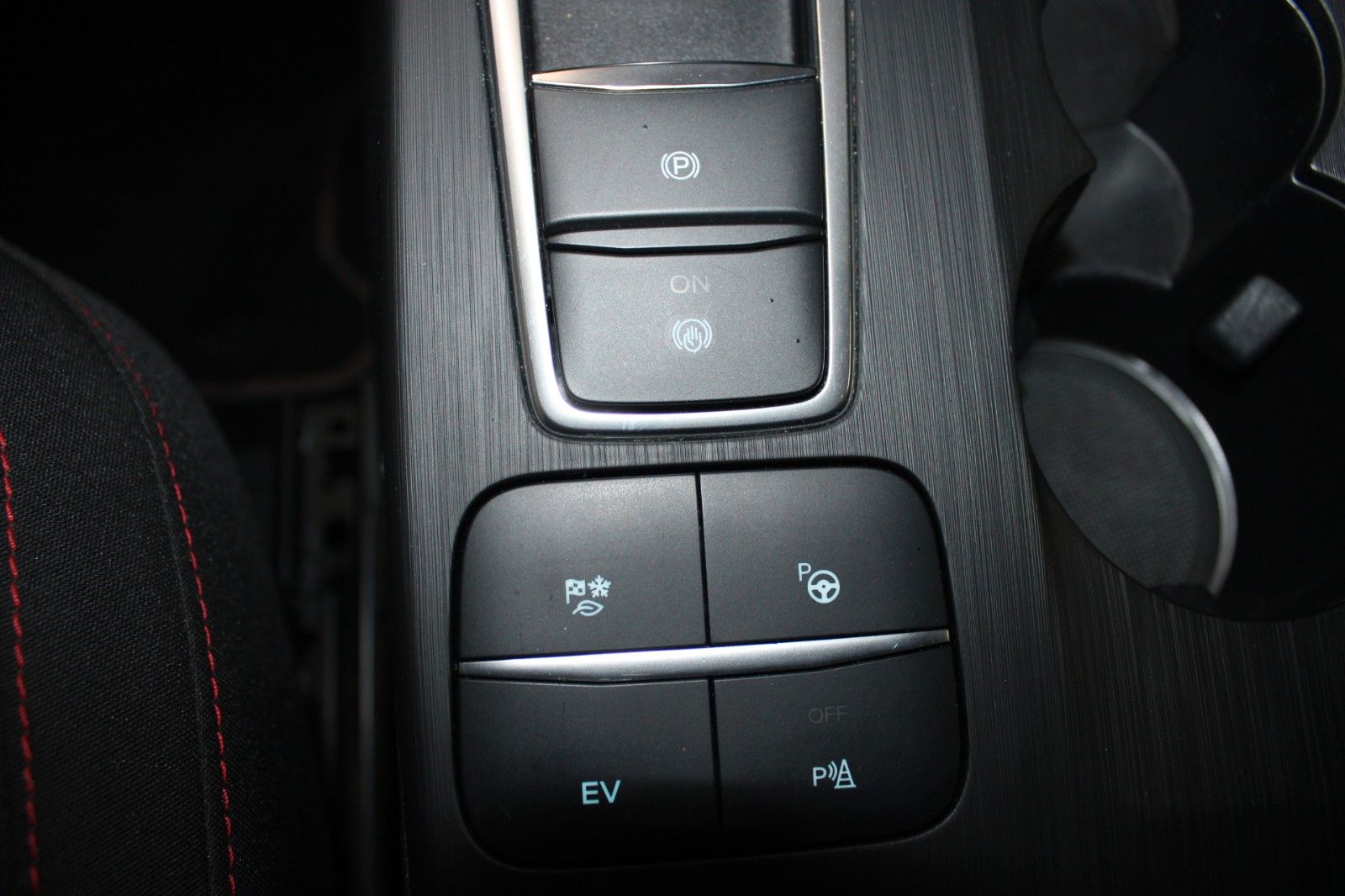 Fahrzeugabbildung Ford Kuga 2.5 PHEV ST-Line Aut. NAVI CAM WinterPaket